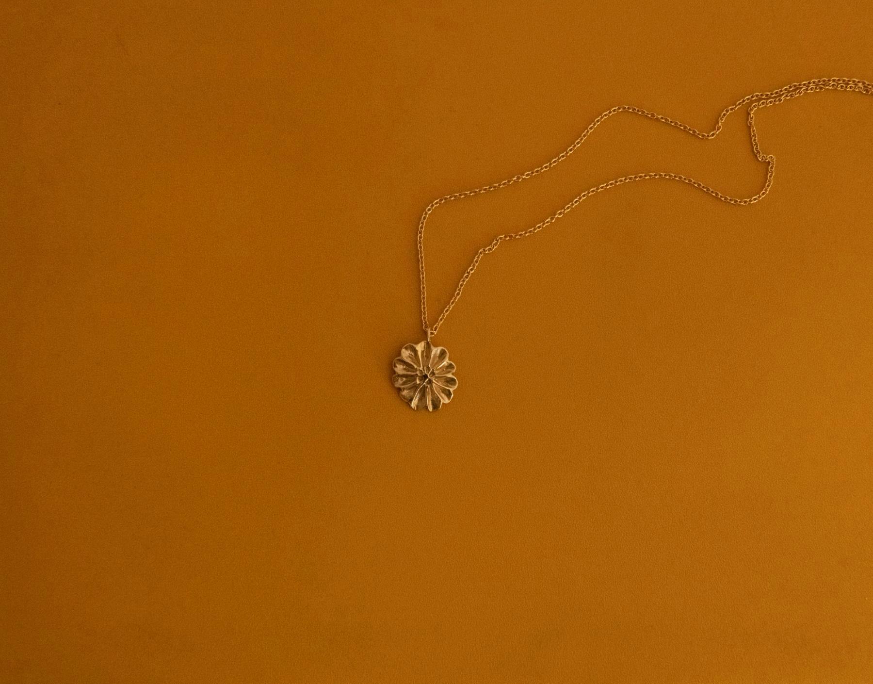 Main image for Flower Necklace Gold