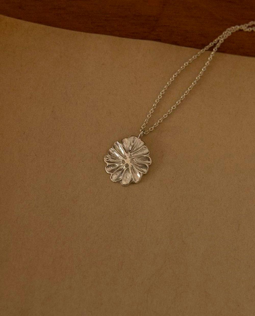 Main product image for Flower Necklace Silver